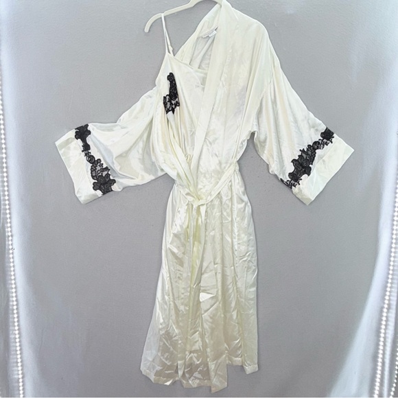 Natori Private Luxuries NWT women’s matching set nightgown Robe kimono sleeve M - Picture 2 of 11